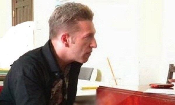 Lật tẩy chiêu trò bẩn thỉu của giáo viên nước ngoài với các bé trai ảnh 1