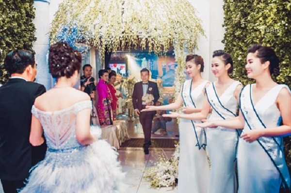 Đám cưới như cung điện, rước dâu bằng máy bay, không nhận tiền mừng ảnh 10