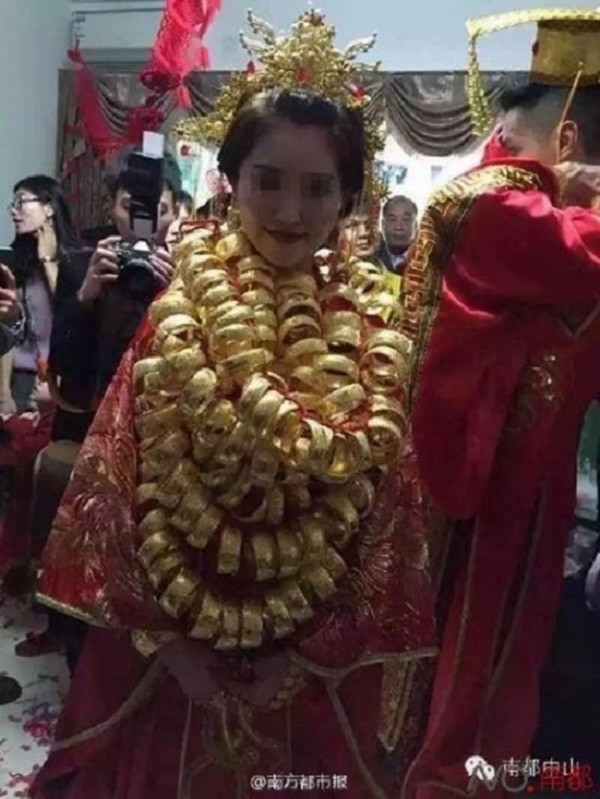 Sốc với đám cưới phong cách cổ trang, cô dâu 'gãy cổ vì vàng' ảnh 6