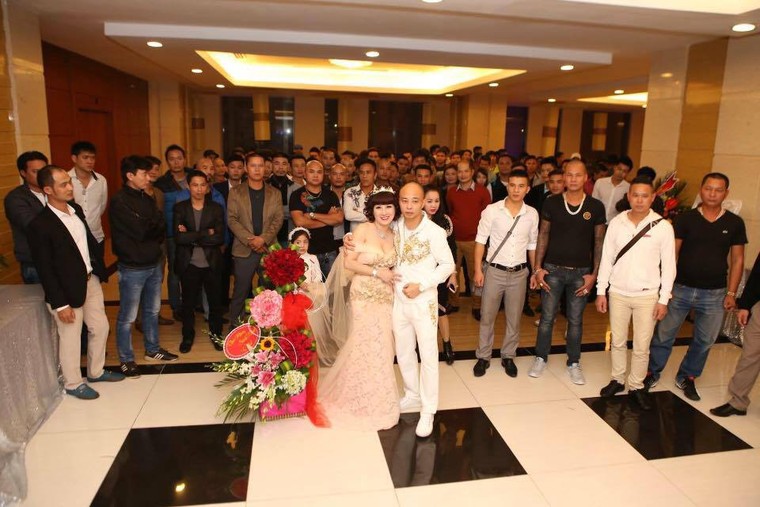 Đại gia Thái Bình chi tiền tỷ mời 50 ca sĩ trong tiệc sinh nhật vợ ảnh 1