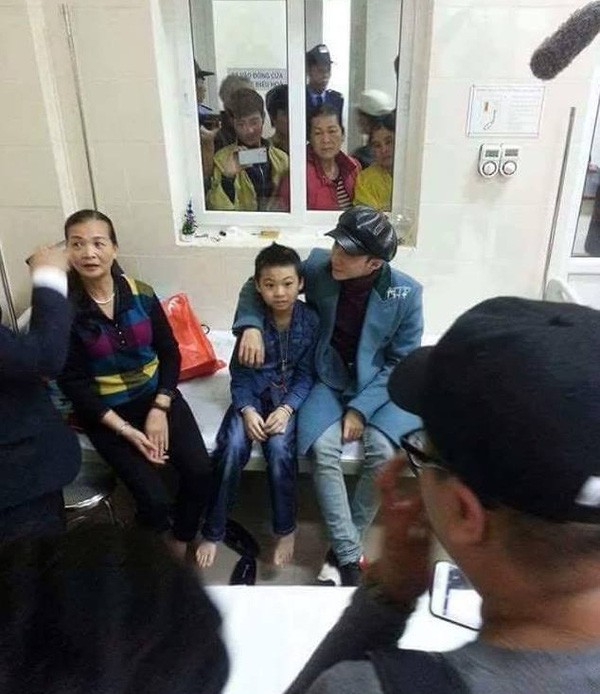 Clip: Sơn Tùng tới thăm cậu bé 10 tuổi mắc bệnh ung thư ảnh 1