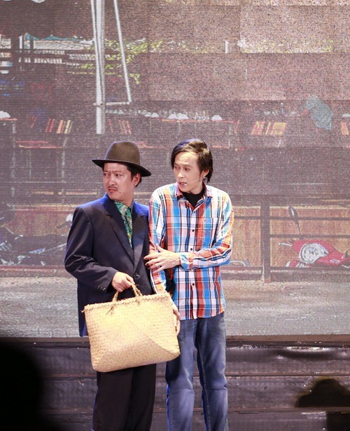 Khán giả cười, khóc vì Hoài Linh suốt 3 tiếng đồng hồ ảnh 4