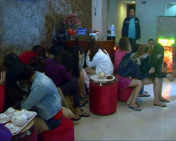 Đồng Nai: Đột nhập Cty buôn gái, bắt nhân viên kích dục câu khách ảnh 2