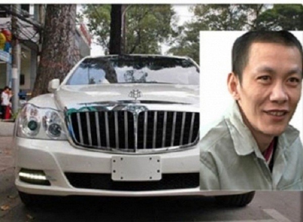 Ông trùm ma túy đi dép tông lái siêu xe 'săn' chân dài ảnh 1