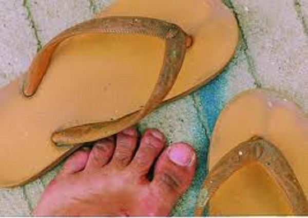 Ông trùm ma túy đi dép tông lái siêu xe 'săn' chân dài ảnh 3