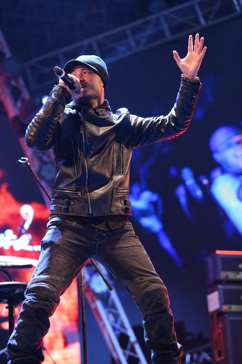 Vợ Trần Lập rơi nước mắt cổ vũ chồng trên sân khấu ảnh 9