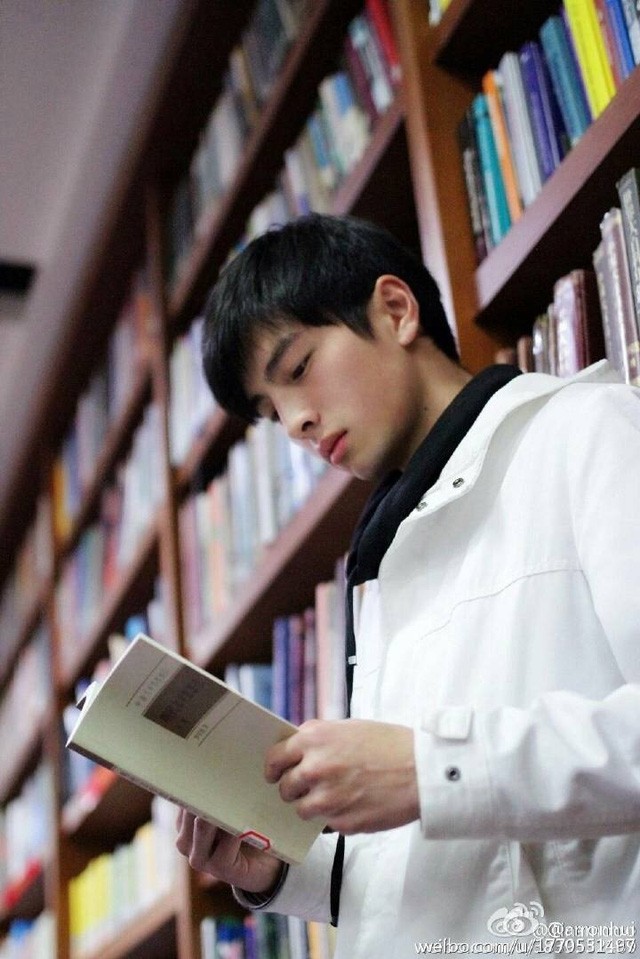 Nhan sắc nam thần phá vỡ kỷ lục tìm kiếm trên mạng xã hội ảnh 1