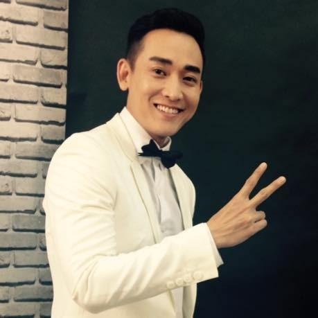 Hứa Vĩ Văn gây sốt với danh xưng 'soái ca' duy nhất ở Việt Nam ảnh 4