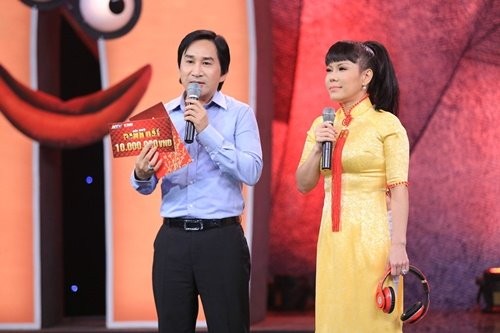 Hội ngộ danh hài: Kim Tử Long 'choáng' với hành động của Việt Hương ảnh 2
