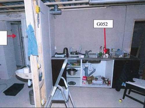 Bên trong căn hầm nhốt nô lệ tình dục của bác sĩ dâm đãng ảnh 2