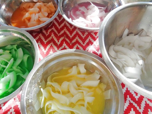 Cách làm mứt dừa ngũ sắc từ những nguyên liệu dễ kiếm ảnh 2