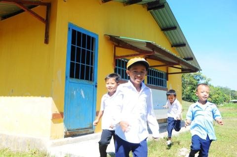 Nhà vệ sinh tiền tỷ vừa bàn giao khóa cửa... vì xuống cấp? ảnh 1