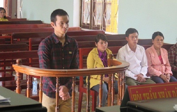 Kon Tum: Hiếp dâm bé gái 11 tuổi ngay ven đường rồi lăn ra ngủ ảnh 1