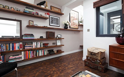 Cải tạo toilet bỏ hoang thành căn nhà đẹp ngập tràn ánh sáng ảnh 2