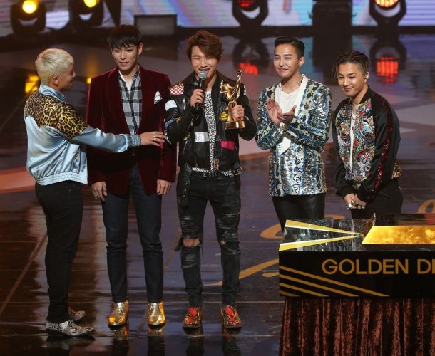Big Bang 3 lần lên nhận giải tại Golden Disk 2016 ảnh 1