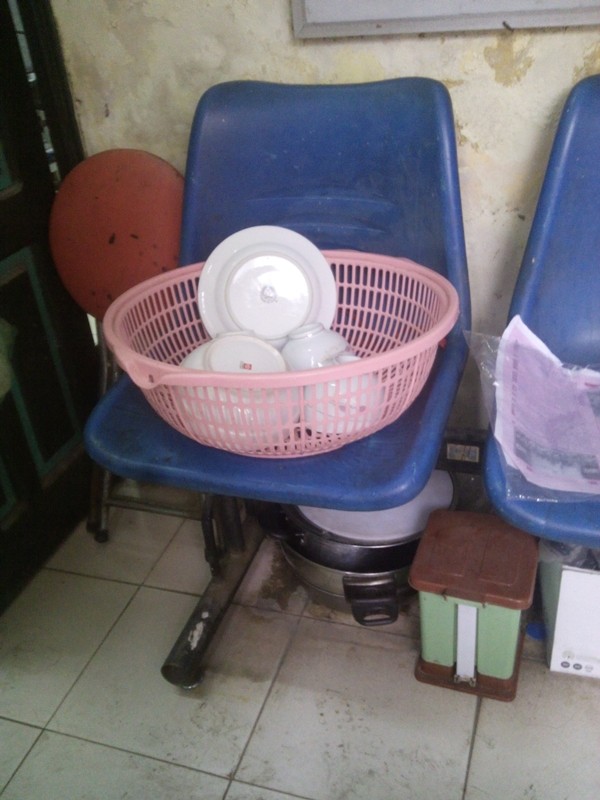 Hà Nội: Phản cảm hình ảnh bếp núc trong trụ sở UBND phường ảnh 9