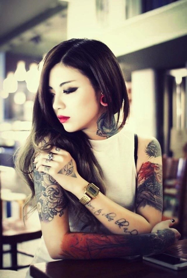 Trầm trồ với sự can đảm của các cô gái xăm 'kín' người ảnh 3