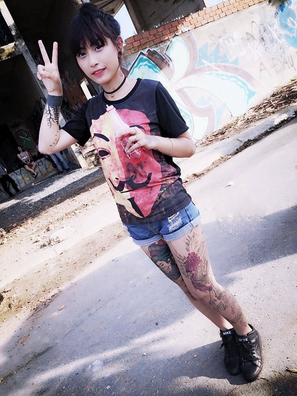 Trầm trồ với sự can đảm của các cô gái xăm 'kín' người ảnh 4