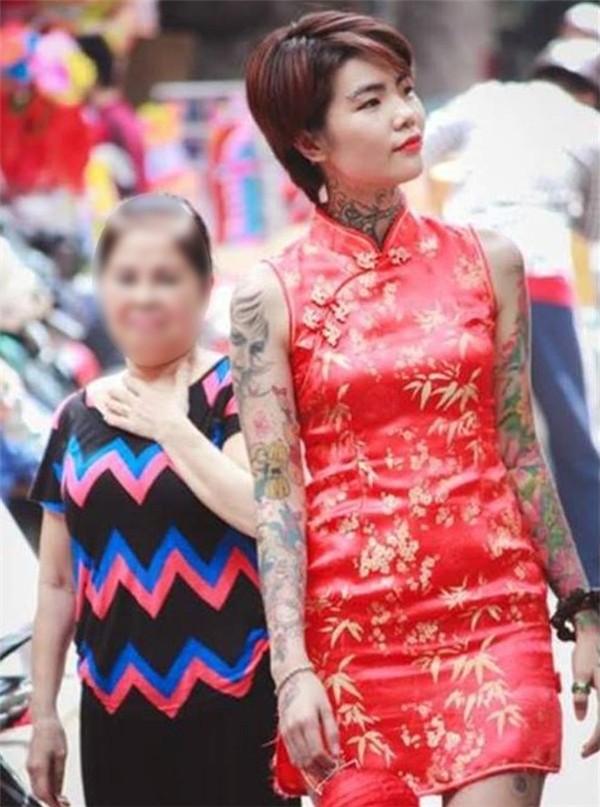 Trầm trồ với sự can đảm của các cô gái xăm 'kín' người ảnh 7