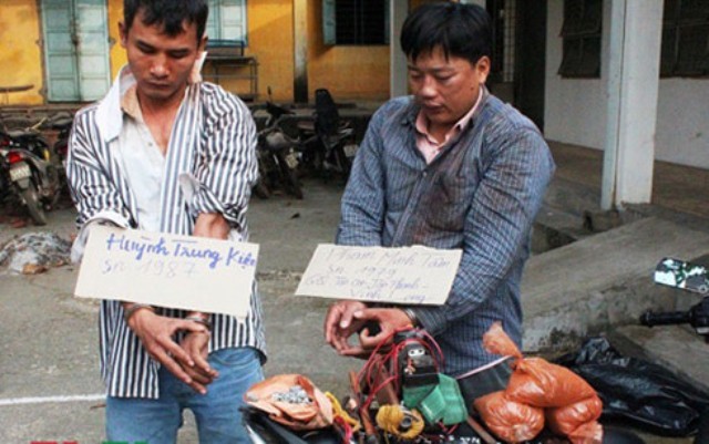 Bình Dương: Thợ hồ mang súng, ớt bột đi trộm chó ảnh 1