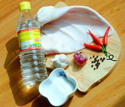 Cách làm món tai heo ngâm dấm chua ngọt không ngán ngày Tết ảnh 1