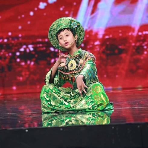 Vietnam's Got Talent: Cậu bé hát Chầu văn khiến BGK thích thú ảnh 1