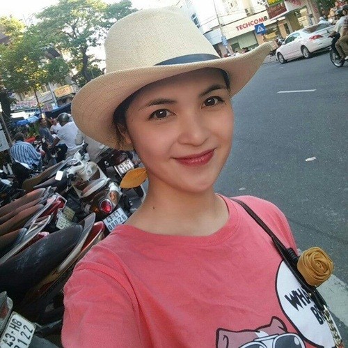 Tiết lộ người chị gái xinh đẹp của Hòa Minzy ảnh 1