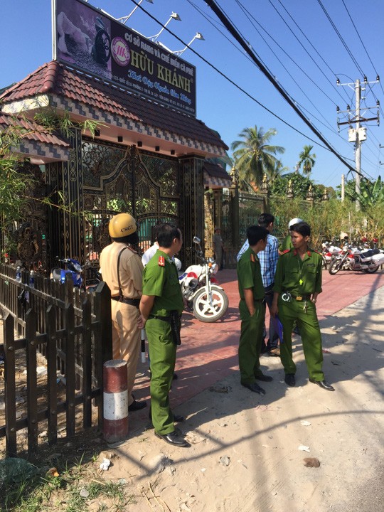 Dấu vết nghi vấn vụ vợ chồng doanh nhân bị cắt cổ trong biệt thự ảnh 1