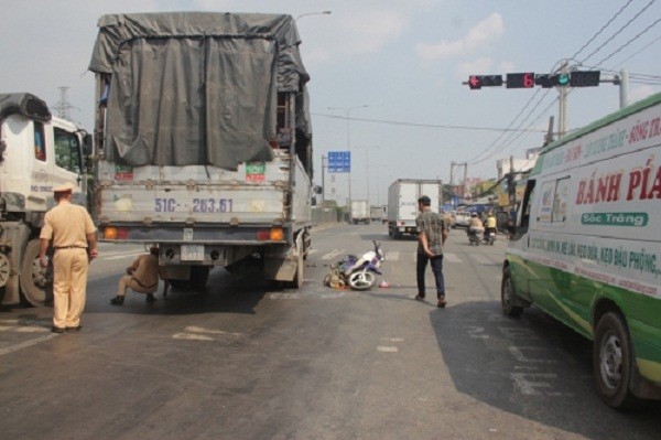 Thương tâm cô gái trẻ bị xe tải cán qua đầu tử vong ảnh 1