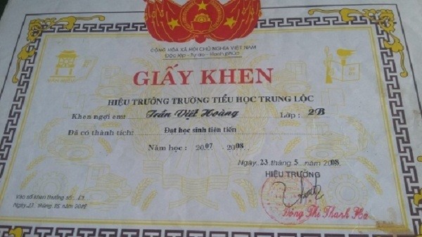 Khâm phục cậu học trò mù và nghị lực đến trường với chữ Braille ảnh 4