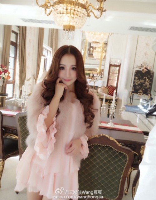 Hotgirl 9X và hành động trơ trẽn khiến nhiều người phải 'đỏ mặt' ảnh 4