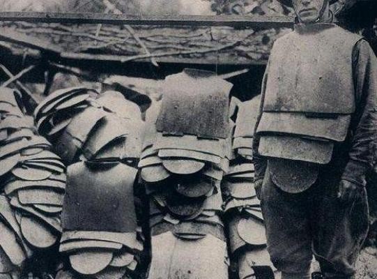 Vì sao nhiều binh lính không mặc áo chống đạn khi ra trận? ảnh 1