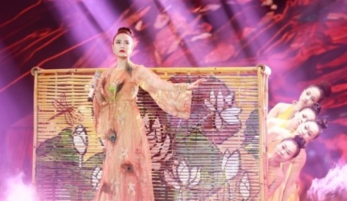 The Remix: Hoàng Thùy Linh thể hiện ca khúc 'Bánh trôi nước' ảnh 1