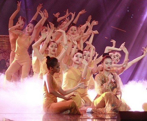 The Remix: Hoàng Thùy Linh thể hiện ca khúc 'Bánh trôi nước' ảnh 2