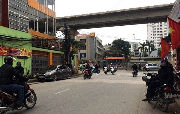 Hà Nội: Đâm trọng thương CSGT, cầm dao ép nam sinh chở đi trốn ảnh 1