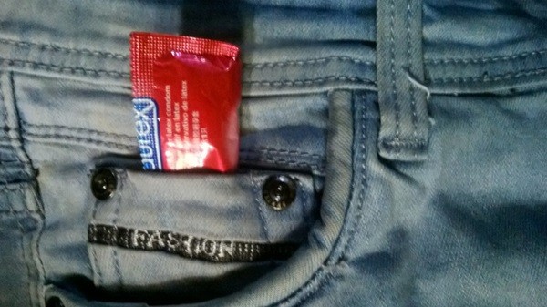 Chiếc túi nhỏ trên quần bò có phải để đựng bao cao su? ảnh 3