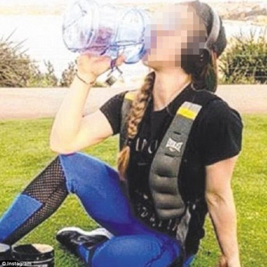 Sự thật gây sốc của các nữ VĐV thể hình quốc tế ảnh 1