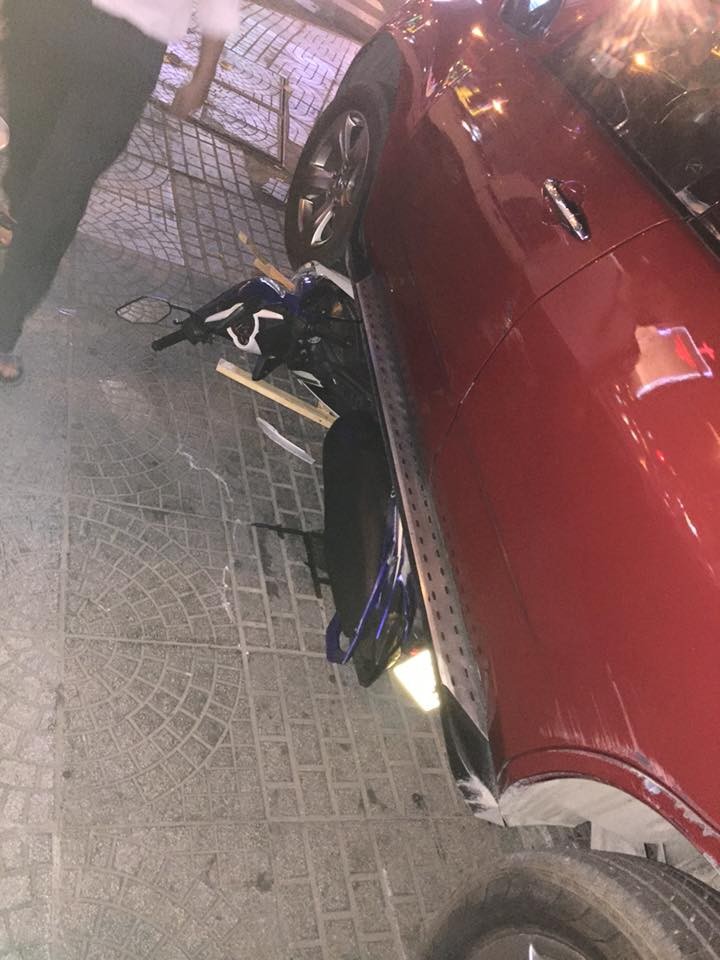 Xe sang chở ca sĩ Quách Thành Danh gây tai nạn liên hoàn ảnh 2