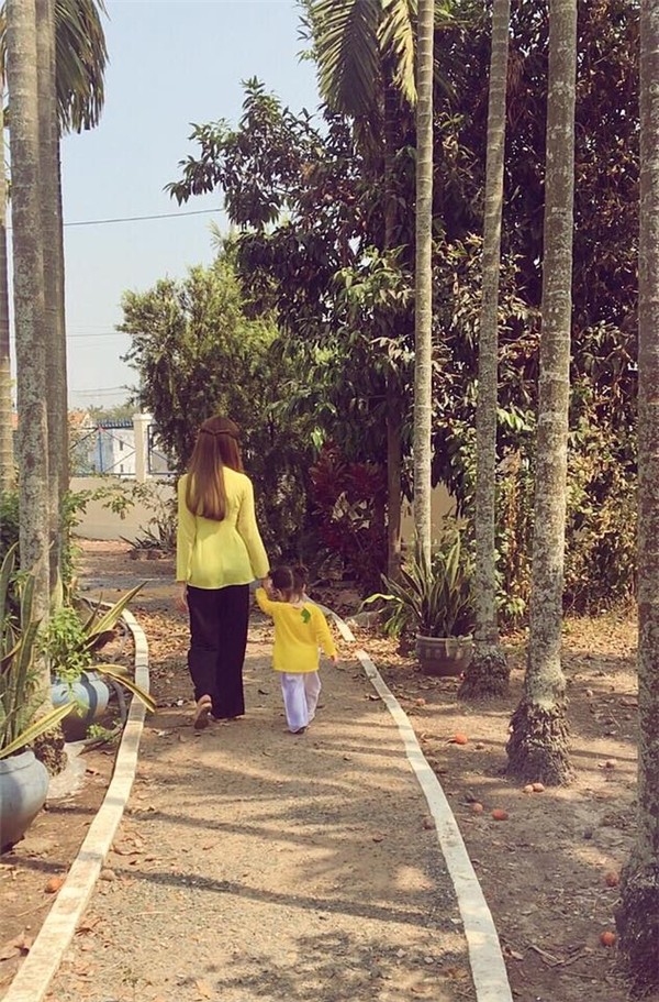 Fan thích thú với một ngày bận rộn của Elly Trần bên hai con ảnh 9