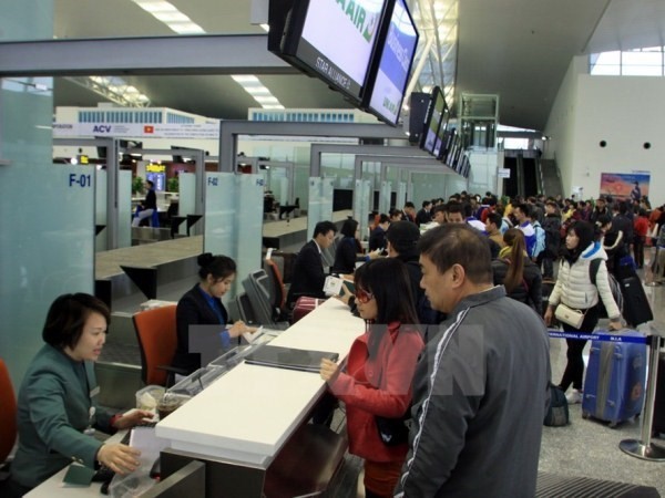 Tăng chuyến bay dịp Tết, lo tắc nghiêm trọng đường trên không ảnh 2