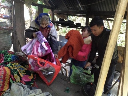 Rơi nước mắt cảnh 2 cụ già lạnh co ro trong ngôi nhà mục nát ảnh 6