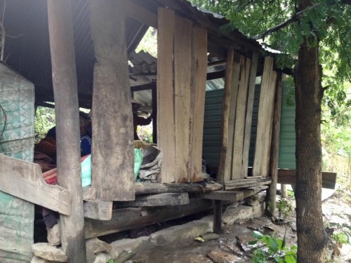 Rơi nước mắt cảnh 2 cụ già lạnh co ro trong ngôi nhà mục nát ảnh 8