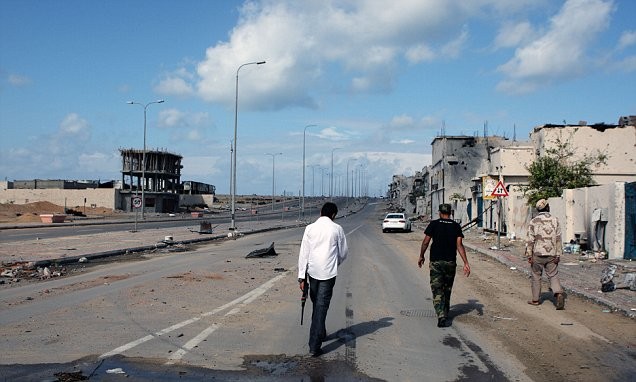 Xạ thủ bí ẩn reo rắc nỗi kinh hoàng cho IS ảnh 1