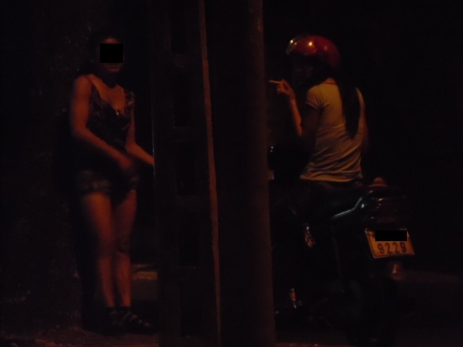 Vết trượt dài của cô 'ô sin' 20 tuổi thành gái 'bán hoa' ảnh 1