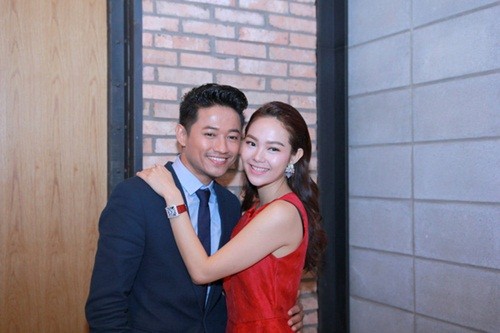 Qúy Bình tình tứ ôm eo Minh Hằng bỏ qua tin đồn 'phim giả tình thật' ảnh 5