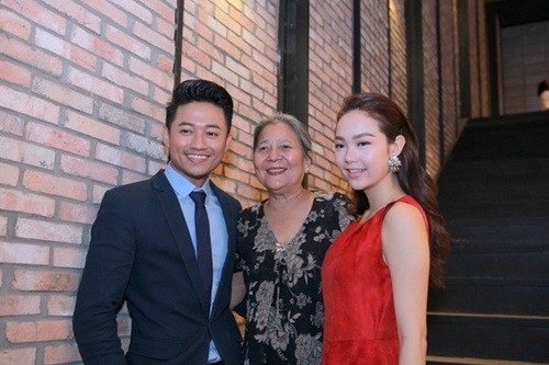 Qúy Bình tình tứ ôm eo Minh Hằng bỏ qua tin đồn 'phim giả tình thật' ảnh 7