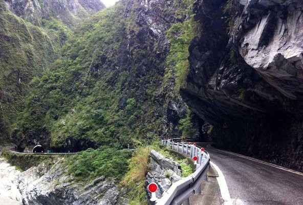 ‘Khiêu chiến’ cùng những con đường nguy hiểm nhất thế giới ảnh 4