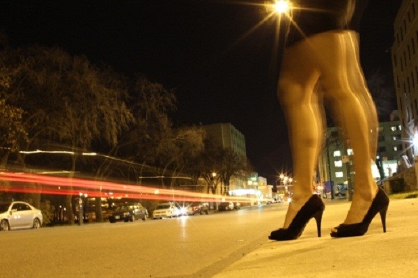 Thư giãn 'cafe mệt' với 'bướm đêm' lấp ló ảnh 1