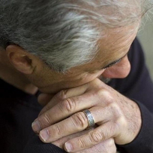 Cụ ông 80 tuổi đau đớn, suýt mất của quý vì 'ham của lạ' ảnh 1