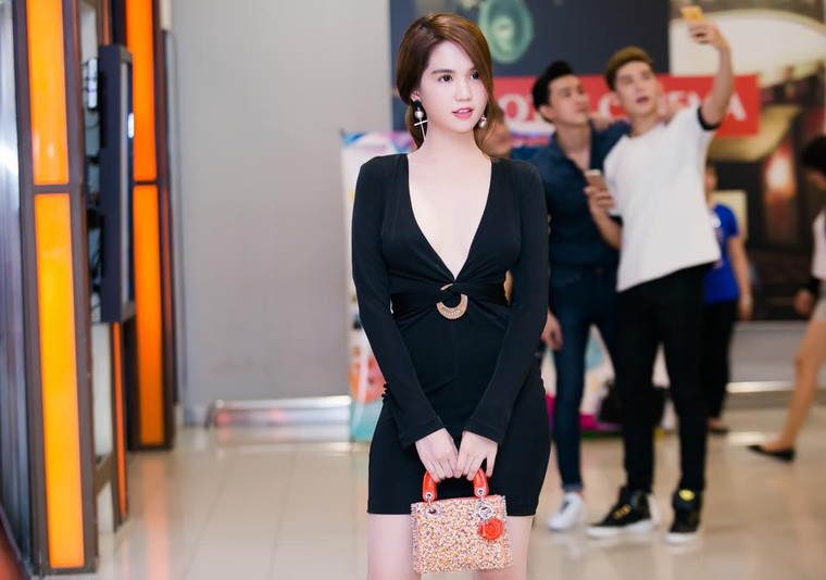 Ngọc Trinh diện set đồ 200 triệu đi sự kiện ảnh 1